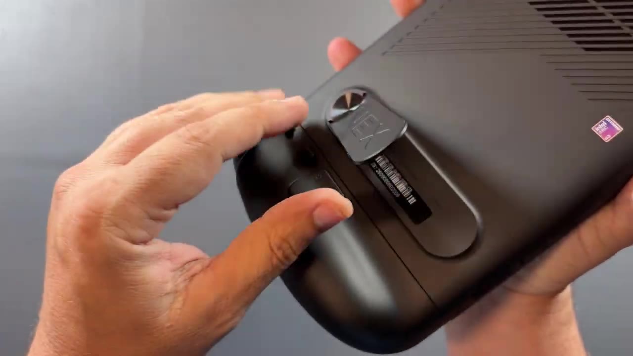 OneXPlayer 3 kickstand opened